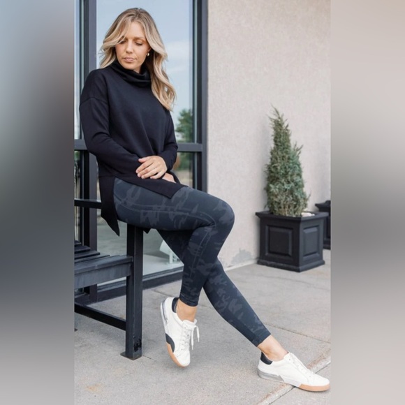 SPANX Pants - SPANX Look At Me Now Black Camo Legging